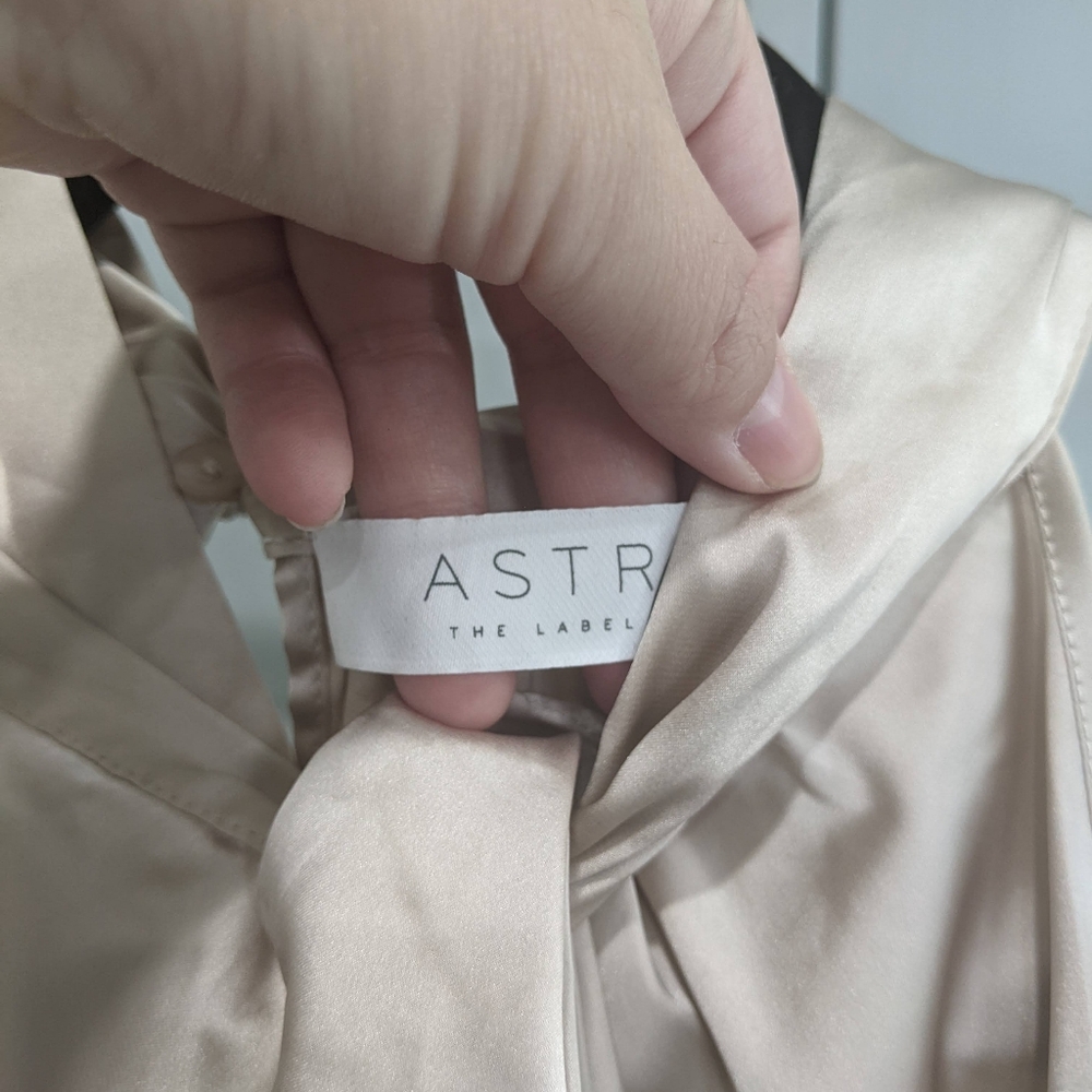 ASTR Satin Sleeveless High-Neck Top - Picture 4 of 9